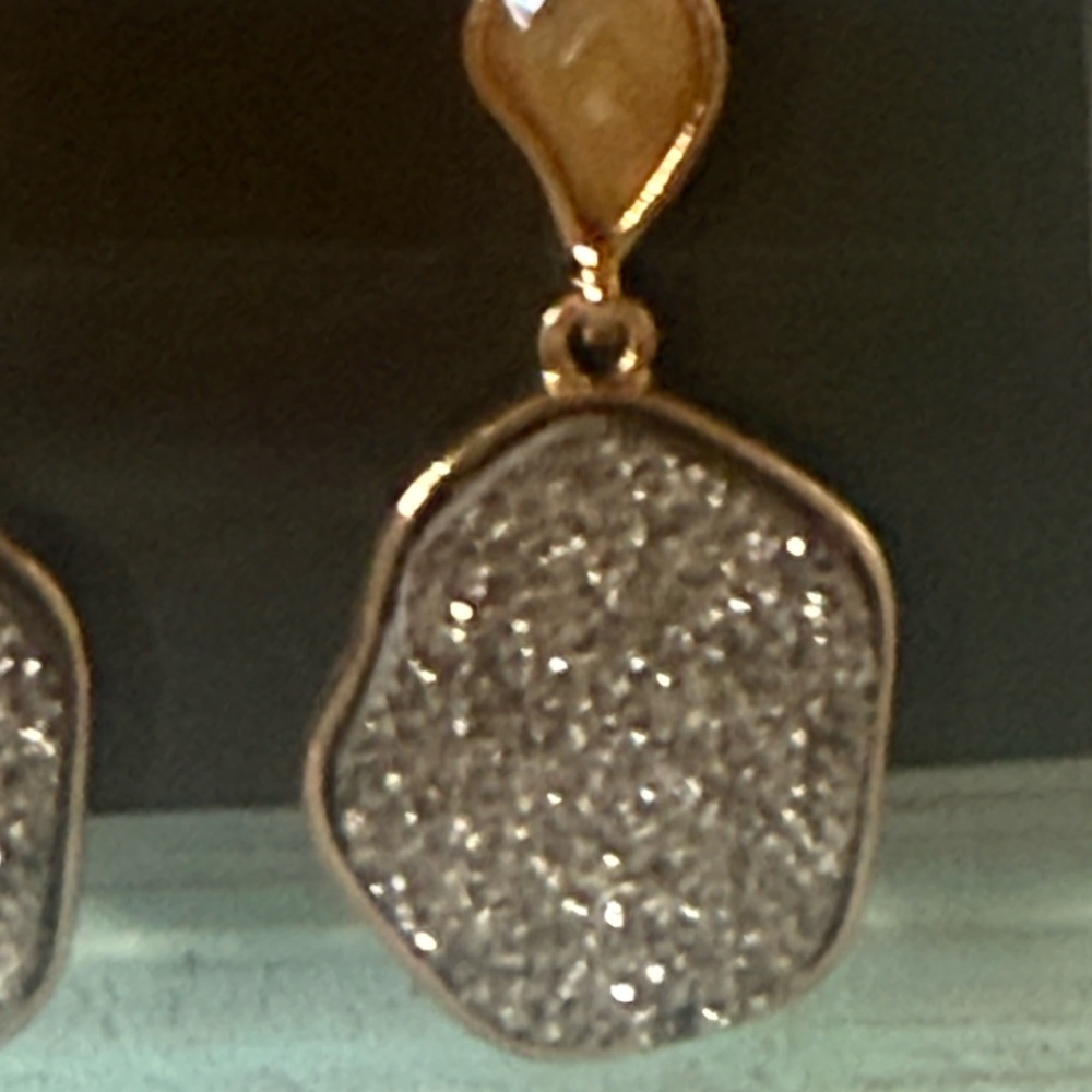 🌸4 for $10 NWT Apt. 9 Gold Tone Druzy Dangle Earrings - Picture 4 of 8